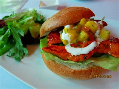 Focaccia sandwich -tandoori-spiced chicken fillet