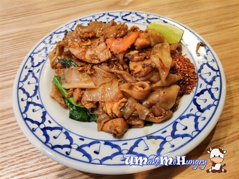 Thai Fried Kway Tiao with Kai Lan 泰式炒粿条 - $6 